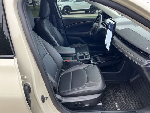 Used 2025 Ford Mustang Mach-E Premium RWD image 31