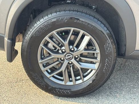 Used 2026 Nissan Rogue S FWD image 17