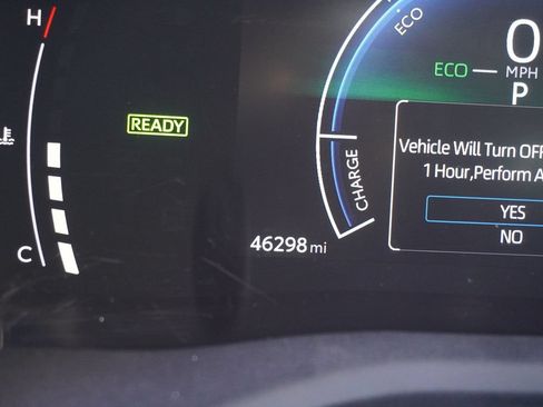 Used 2025 Toyota Camry SE w/ Convenience Package FWD image 9