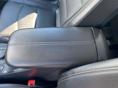 Used 2024 GMC Terrain SLT image 29