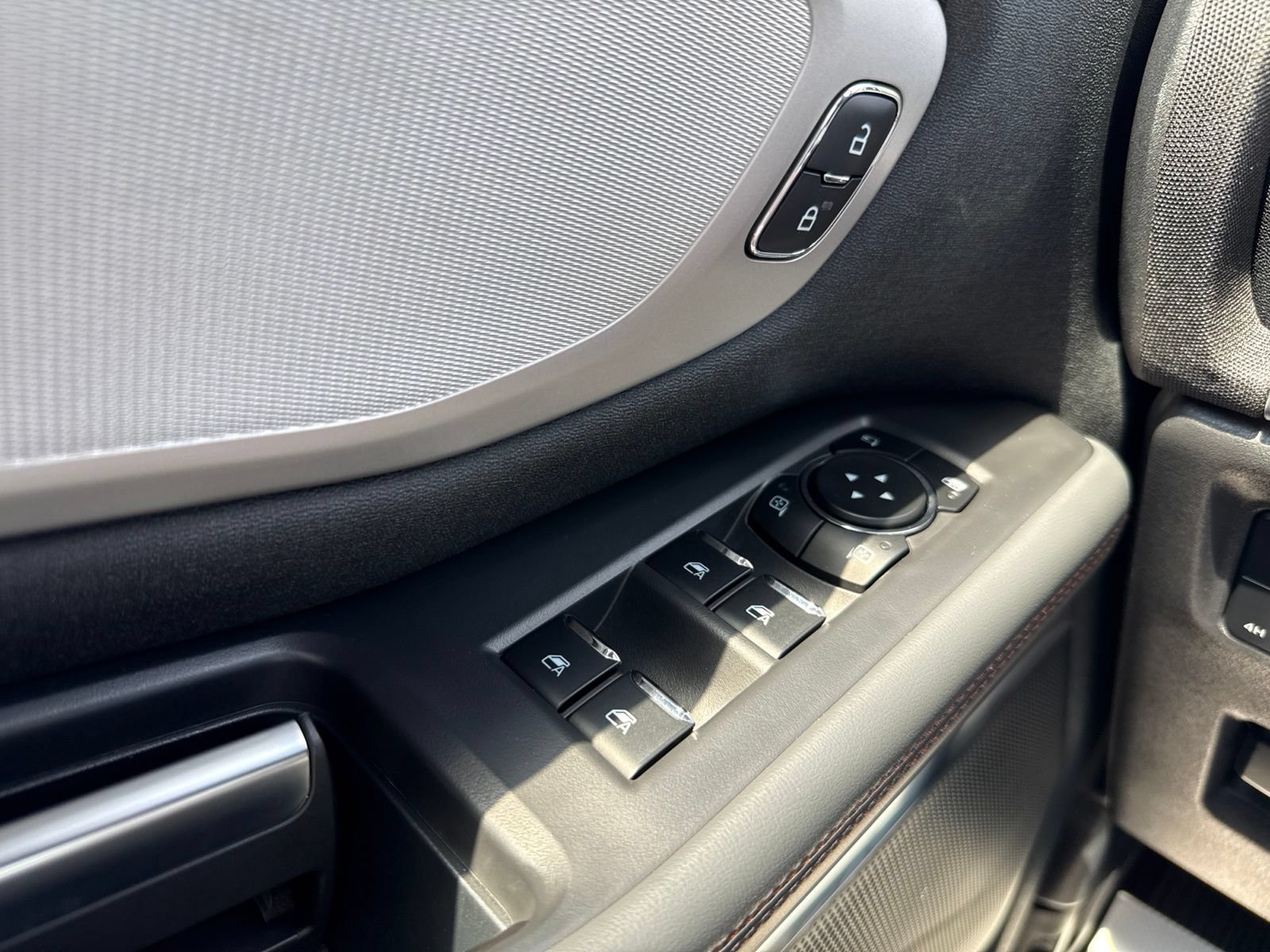 Used 2025 Ford Expedition Active AWD/4WD image 26