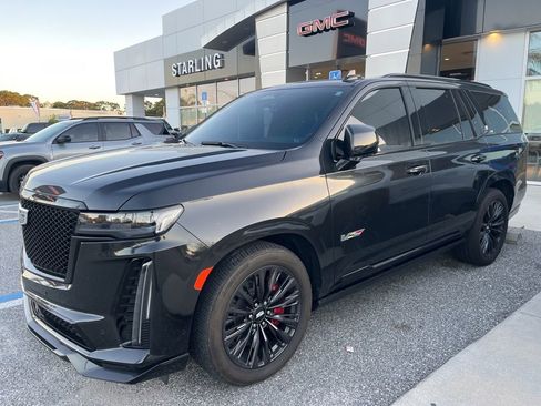 Used 2024 Cadillac Escalade V w/ LPO, ONYX Package image 3