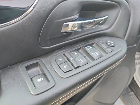 Used 2019 Dodge Grand Caravan SE image 18