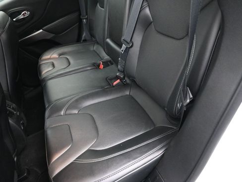 Used 2022 Jeep Cherokee Limited image 22