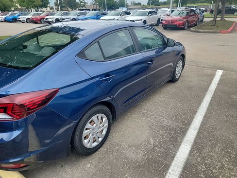 Used 2020 Hyundai Elantra SE FWD image 4
