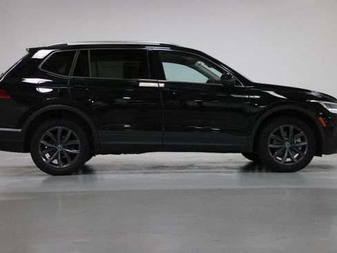Used 2022 Volkswagen Tiguan SE image 16