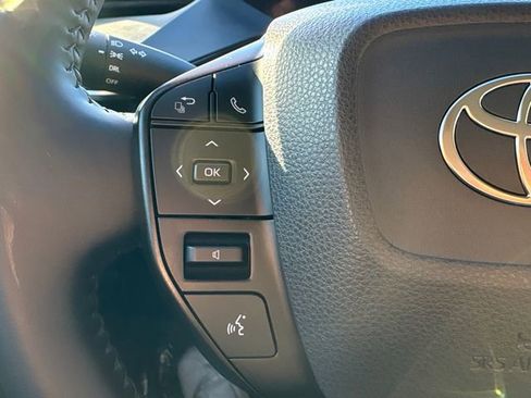 Certified 2025 Toyota Prius LE image 31