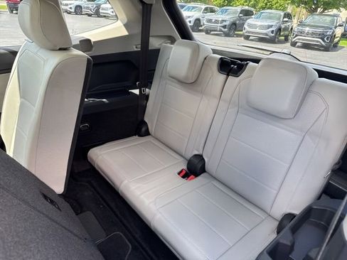 Used 2018 Volkswagen Tiguan SEL FWD image 62
