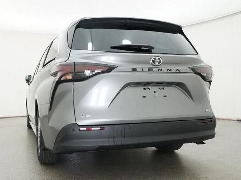 New 2026 Toyota Sienna XLE image 22