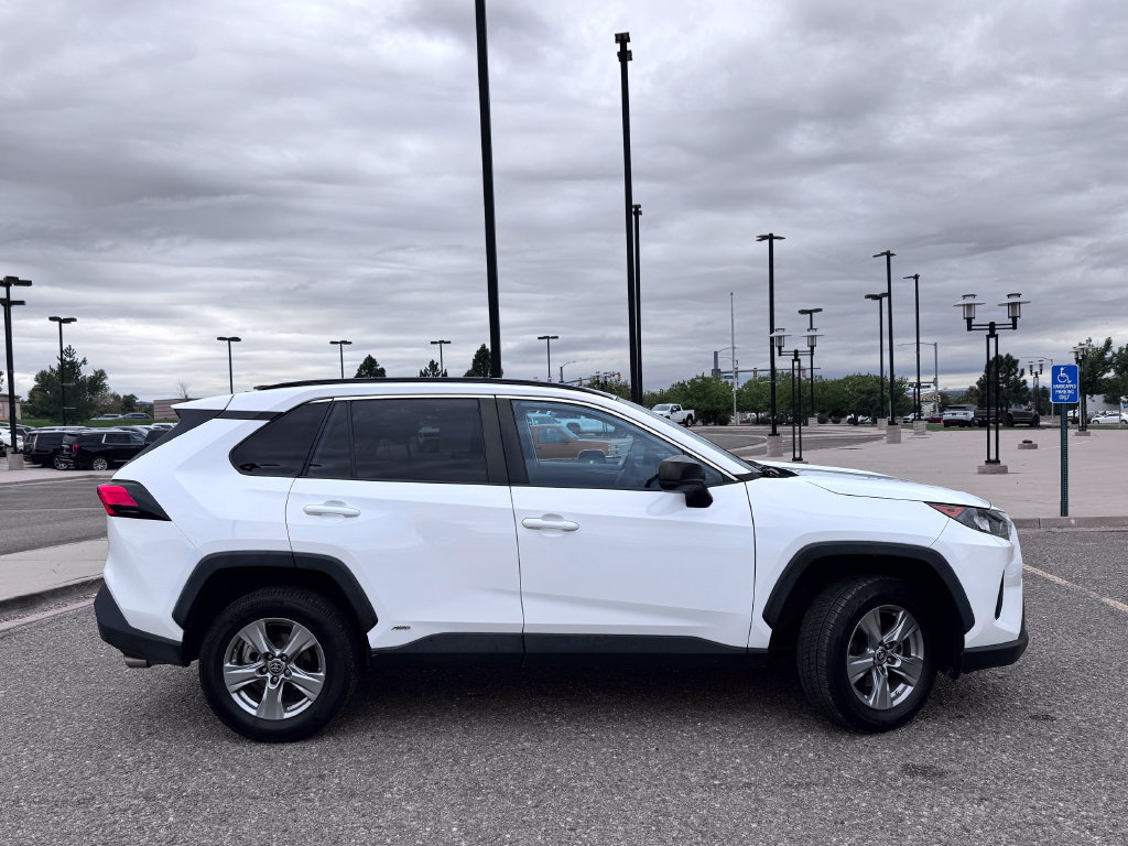 Used 2022 Toyota RAV4 LE AWD/4WD image 6