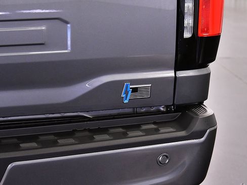 Used 2023 Ford F150 Lightning XLT image 12