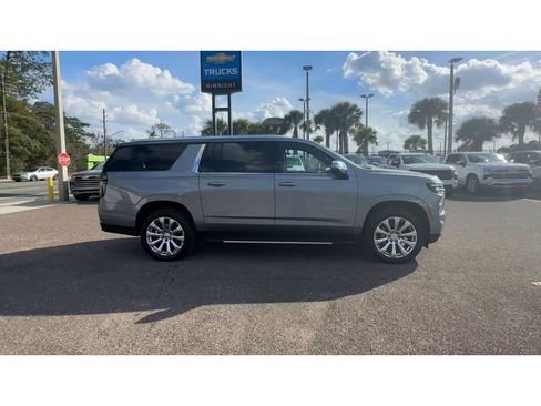 Certified 2025 Chevrolet Suburban Premier image 9