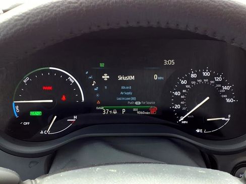 Used 2025 Toyota Sienna XLE image 24