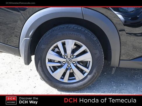 Used 2024 Nissan Pathfinder S image 22