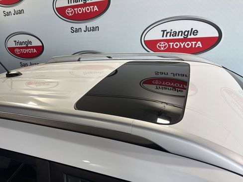 Used 2024 Hyundai Venue Limited FWD image 8