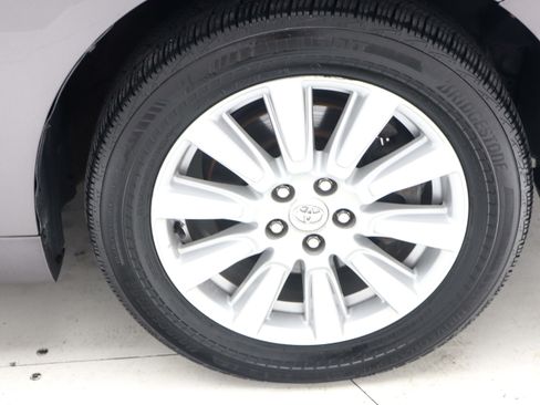 Used 2017 Toyota Sienna XLE AWD/4WD image 30