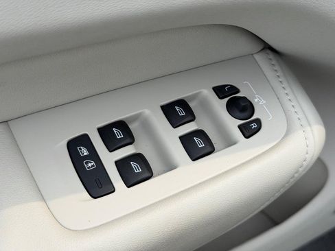 Certified 2026 Volvo XC60 B5 Ultra AWD/4WD image 16