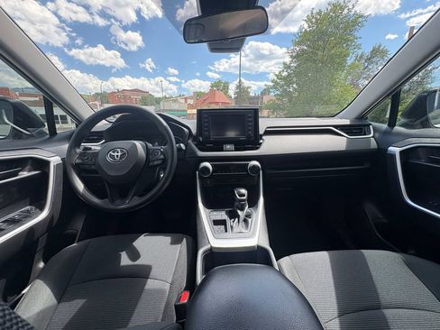 Used 2022 Toyota RAV4 LE FWD image 20