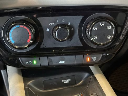 Certified 2021 Honda HR-V LX image 22