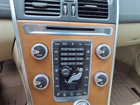 Used 2015 Volvo XC60 T5 Platinum image 23