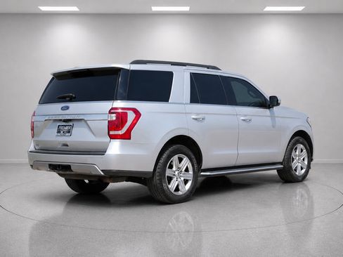 Used 2019 Ford Expedition XLT w/ Equipment Group 202A RWD image 3