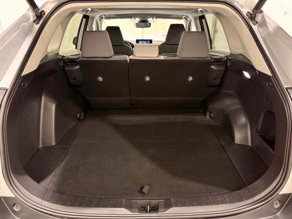 Used 2023 Toyota RAV4 XLE w/ Convenience Package FWD image 11