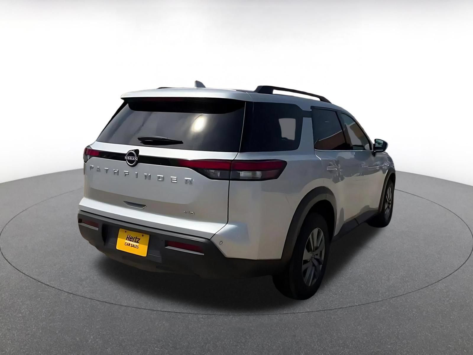 Used 2025 Nissan Pathfinder SV AWD/4WD image 14