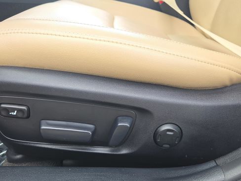 Used 2014 Toyota Avalon Limited FWD image 10