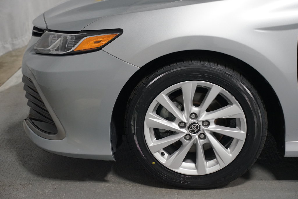Used 2021 Toyota Camry LE FWD image 5