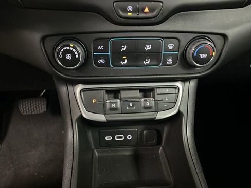 Certified 2024 GMC Terrain SLE image 17