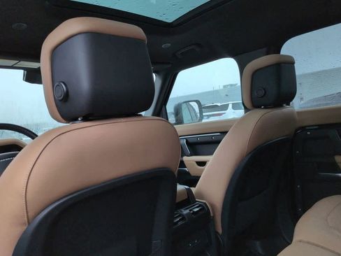 Used 2025 Land Rover Defender 110 S image 18