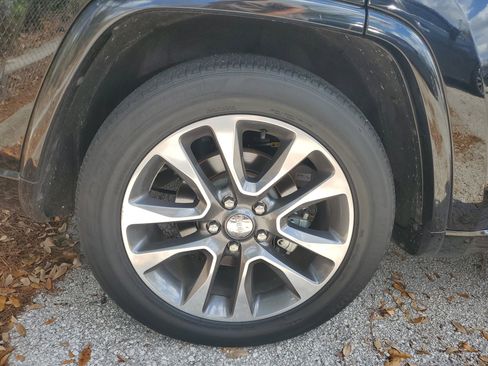 Used 2018 Jeep Grand Cherokee Overland image 6