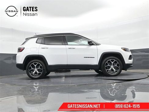 Used 2024 Jeep Compass Limited image 34