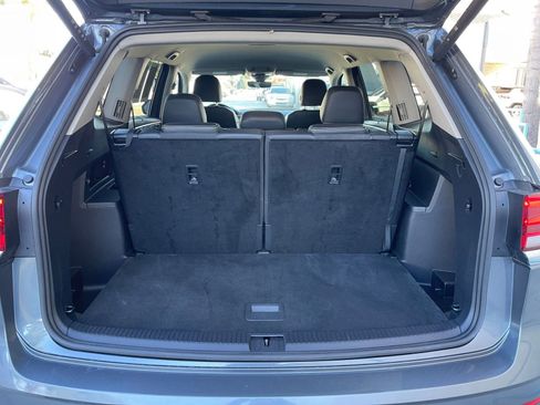 Used 2025 Volkswagen Atlas SE image 32