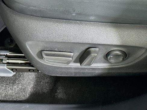 Certified 2025 Toyota Highlander XLE AWD/4WD image 13