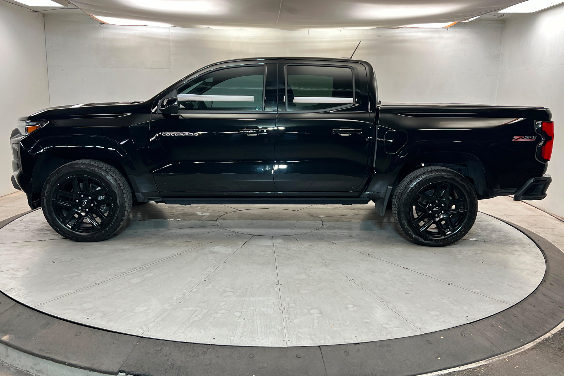 Used 2024 Chevrolet Colorado Z71 w/ Z71 Convenience Package 2 AWD/4WD image 2