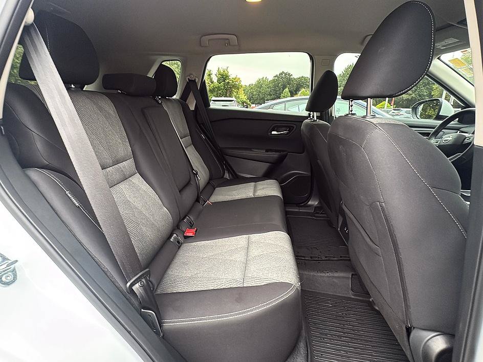 Certified 2026 Nissan Rogue SV FWD image 30
