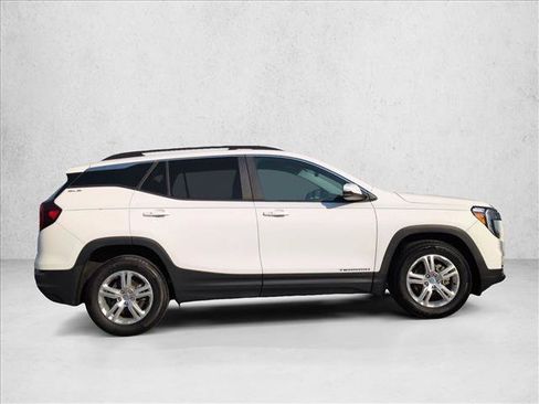 Used 2022 GMC Terrain SLE w/ Driver Convenience Package FWD image 4