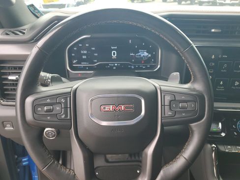 Used 2024 GMC Sierra 1500 AT4 w/ Technology Package AWD/4WD image 11