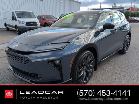 Used 2025 Toyota Crown Signia w/ Advanced Technology Package image 1