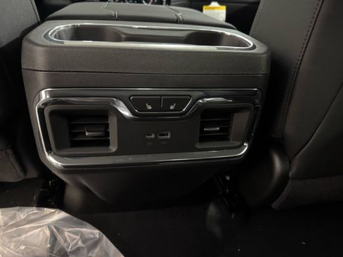 New 2026 GMC Sierra 1500 SLT image 11