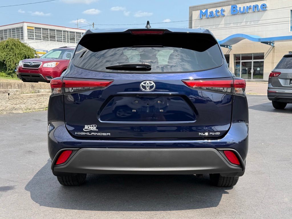 Used 2020 Toyota Highlander XLE AWD/4WD image 27