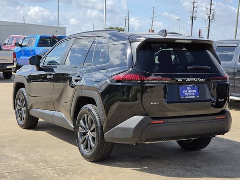 Used 2026 Toyota RAV4 XLE Premium FWD image 7