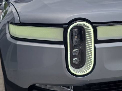 Used 2024 Rivian R1S Adventure AWD/4WD image 10