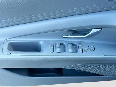 Certified 2024 Hyundai Elantra SE image 17