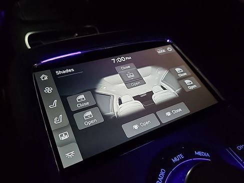 Used 2025 Genesis G90 3.5T image 37