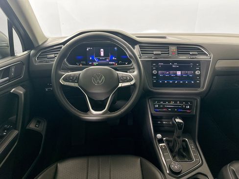 Used 2022 Volkswagen Tiguan SE image 15
