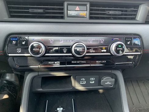 Used 2025 Honda Pilot Black Edition image 50
