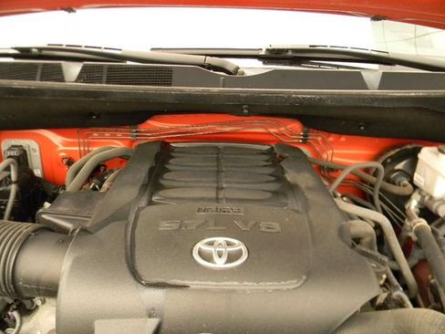 Used 2017 Toyota Tundra Limited w/ Limited Premium Package AWD/4WD image 9