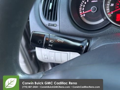 Used 2011 Kia Forte EX image 27